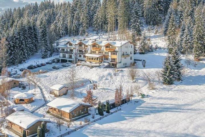 Ferienwohnung für 5 Personen, mit Terrasse und Garten sowie Sauna und Pool, mit Haustier in Oberndorf in Tirol