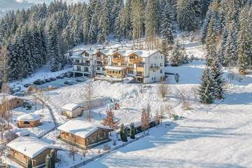 Ferienwohnung für 5 Personen, mit Sauna und Pool sowie Garten und Terrasse, mit Haustier in Oberndorf in Tirol