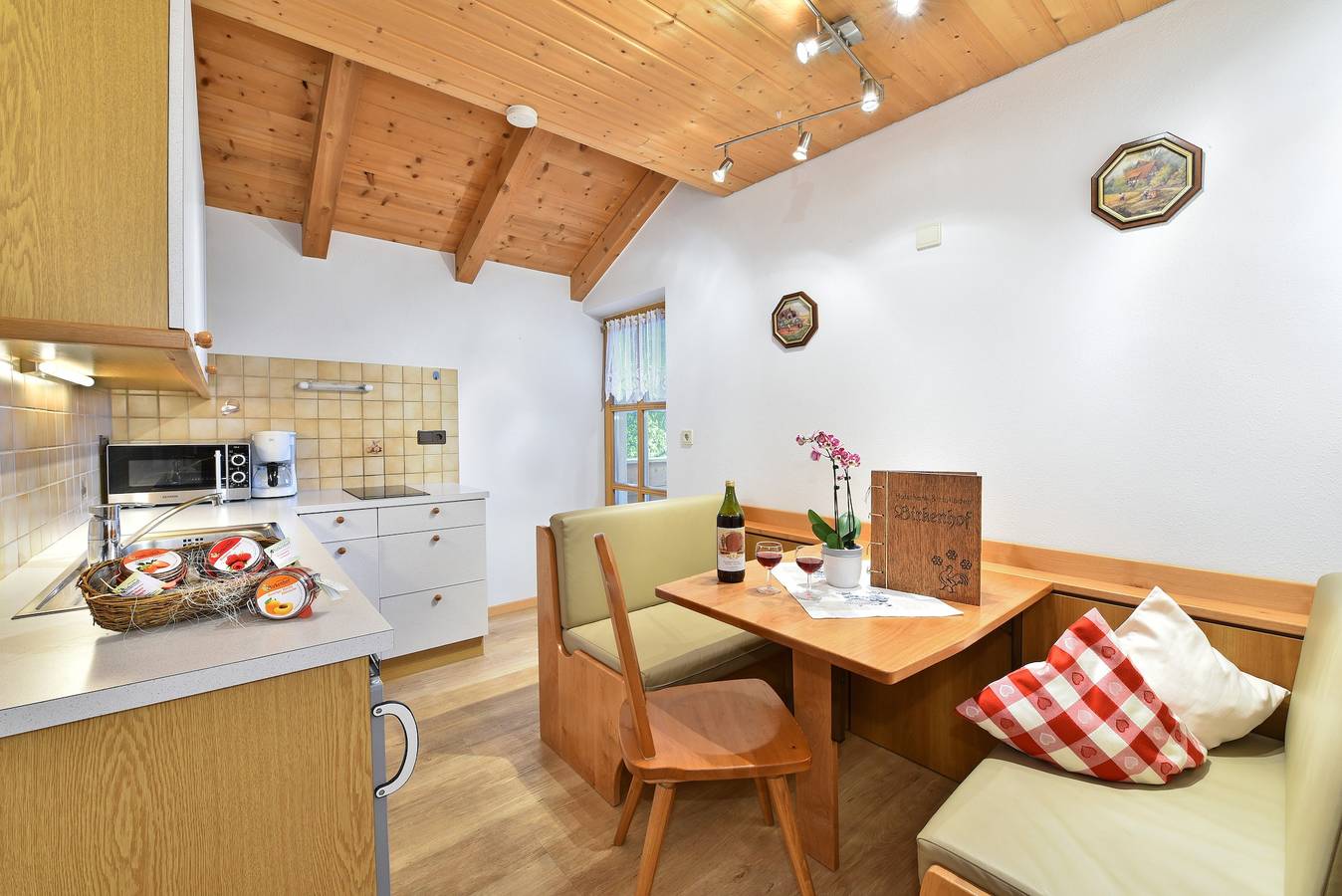 Appartamento intero, Appartamento "Birkenhof - Wohnung Ortler" con vista sulle montagne, balcone e Wi-Fi in Sluderno, Saldurkamm