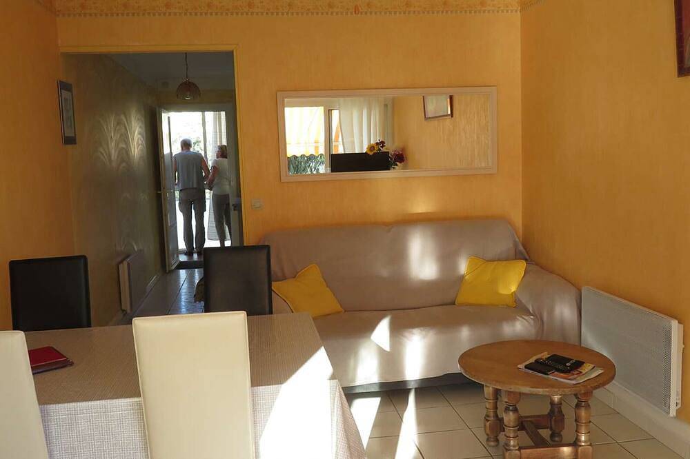 Entire apartment, Air-Conditioned 2-Bedroom Apartment with Parking in Favière, Close to Shops and Beach in Bormes-les-Mimosas, Parc national Port-Cros