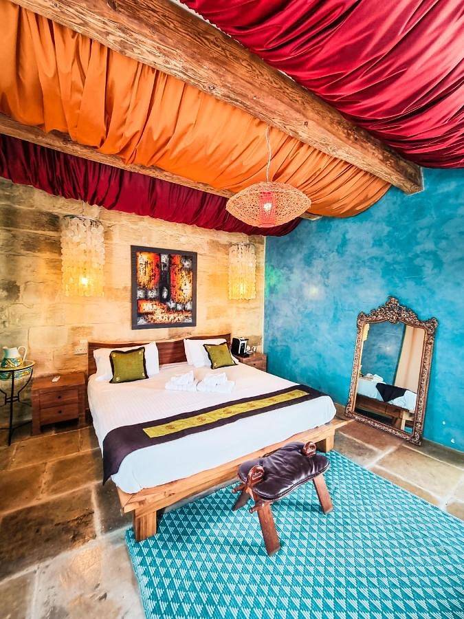 Alojamiento y desayuno para 2 personas, con balcón y piscina en Malta