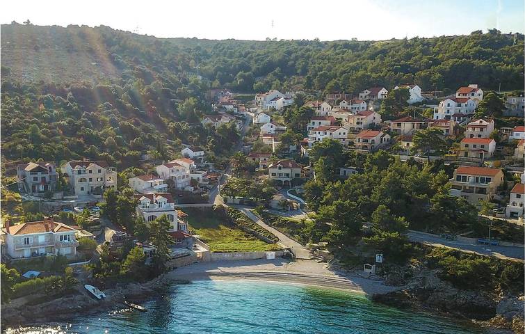 Gemütliche 2-Zimmer-Wohnung mit Pool und Terrasse, 2,5 km vom Strand entfernt in Dol (Postira), Postira