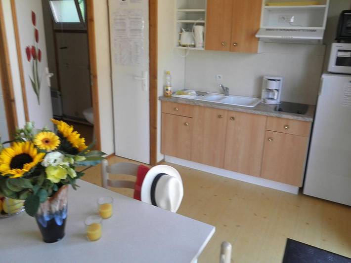 Flower Camping La Hallerais - Mobilhome 4 personnes - Chalet Standard 35m² - 2 chambres + terrasse non-couverte - Pmr in Taden, Région de Dinan