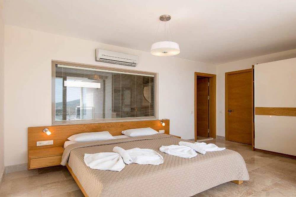 Luxury villa with sea view close to the center in Antalya, Antalya Province