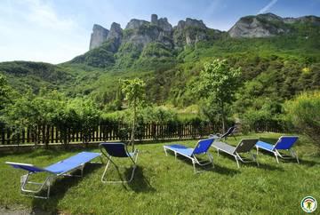 Gîte pour 8 personnes, avec jardin et terrasse à Chastel-Arnaud