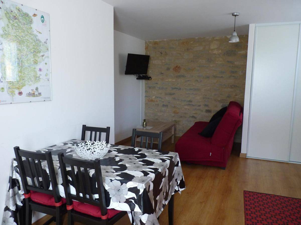 Appartement entier, One-Bedroom Apartment in Gramat, Parc Naturel Régional des Causses du Quercy