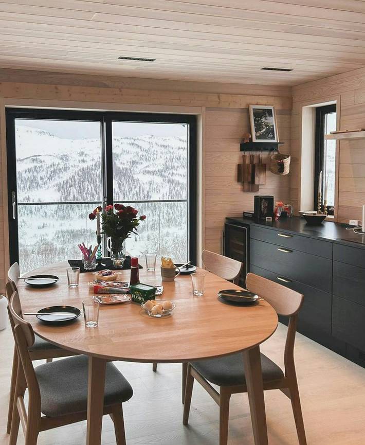 Feriehus for 10 personer, med terrasse i Sogndal 