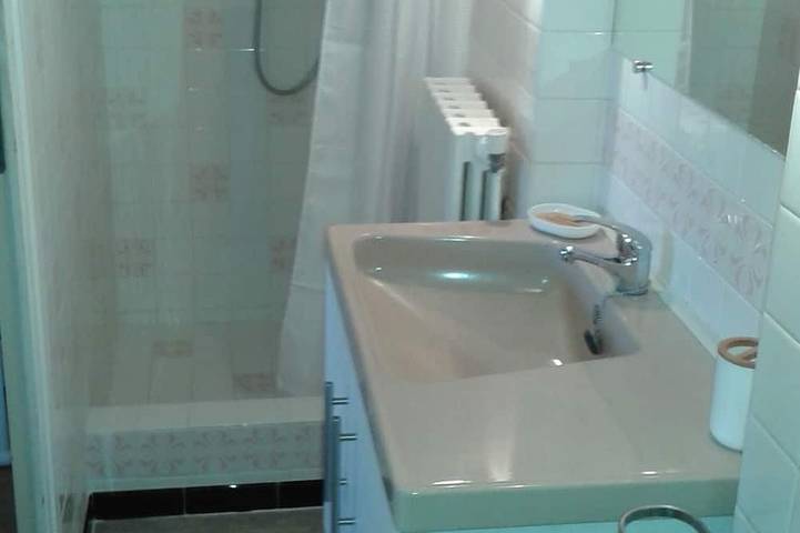 Location de vacances pour 2 personnes, avec terrasse ainsi que jardin et piscine à Balazuc - 3