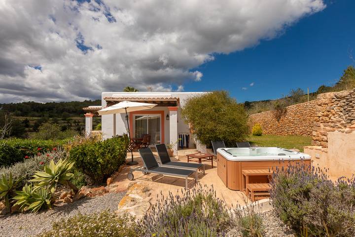 Villa für 4 Personen, mit Terrasse und Whirlpool sowie Garten auf Ibiza - 3