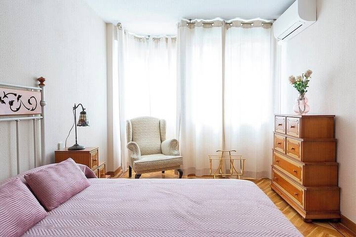 Ganze Wohnung, Vivodomo | Super spacious, 2 min. to underground in Tetuán, Madrid