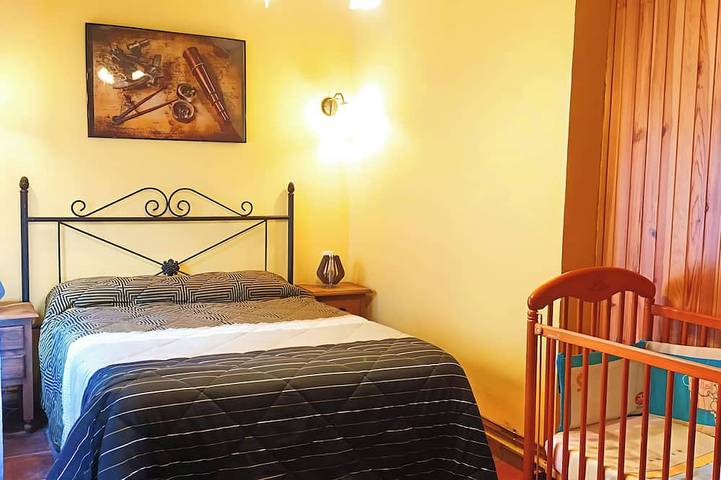 Apartamento entero, Casa Vaélico I. Admitimos mascotas sin ningún coste adicional in Arenas de San Pedro, Valle del Tiétar