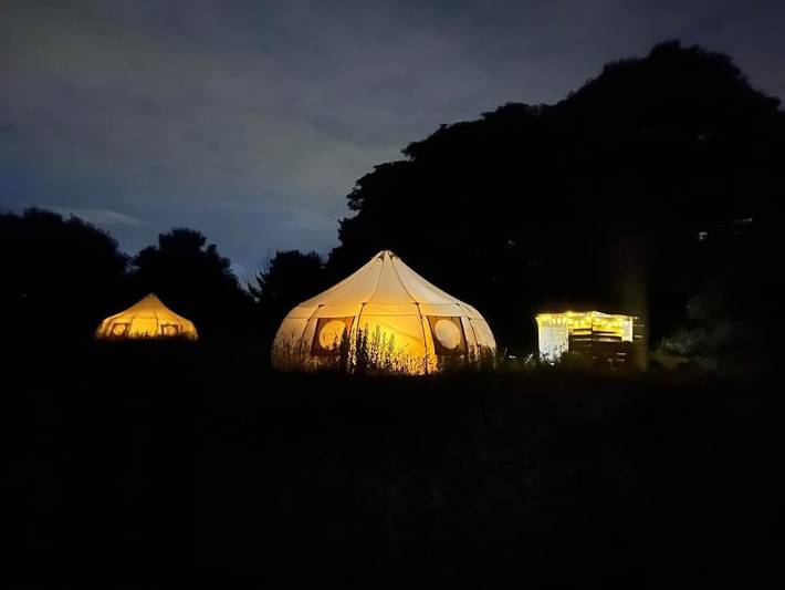 Glamping for 5 people, with Garden in South-Wales