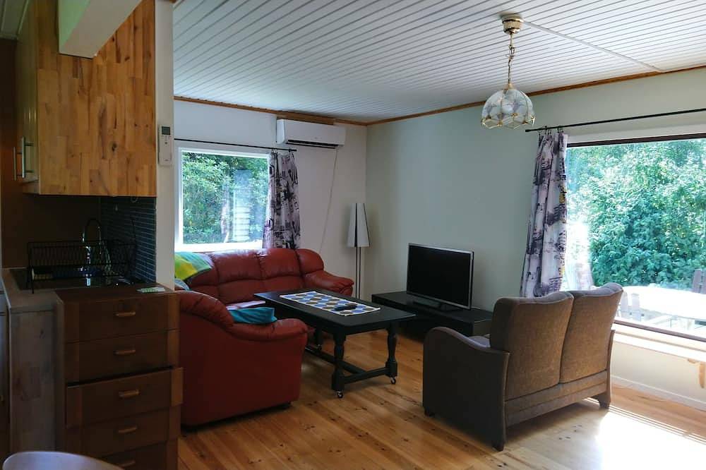 Einfamilienhaus mit Strandlage.Wifi Renoviertes Boot, Fahrräder, Strom inklusive in Stora Lundby distrikt, Lerum