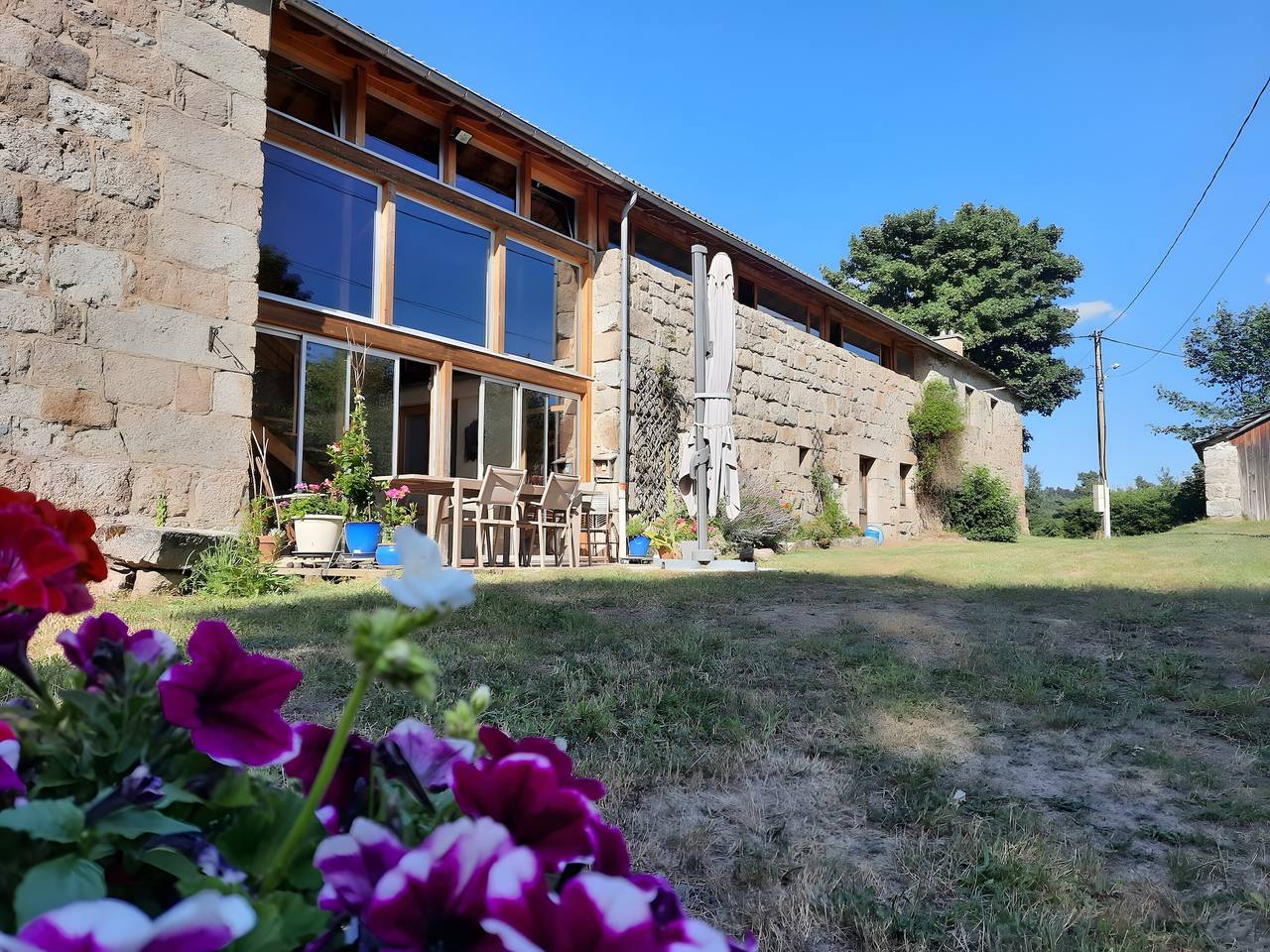 Casa de vacaciones «Gîte de Charrey» con terraza privada, jardín privado y Wi-Fi in Le Chambon-sur-Lignon, Mézenc