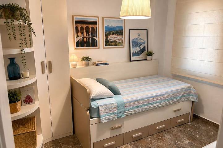 Single-Family Home in \"Cenes De la Vega,\" Ideal for Families in Environs de Sierra Nevada, Cenes de la Vega