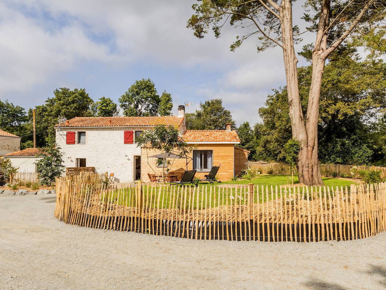 Ancien corps de ferme rénové avec jardin, terrasse et recharge Ev, à 24 km de Nantes in Région de Nantes