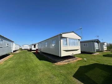 Glamping for 8 People in St Osyth, Essex, Photo 2