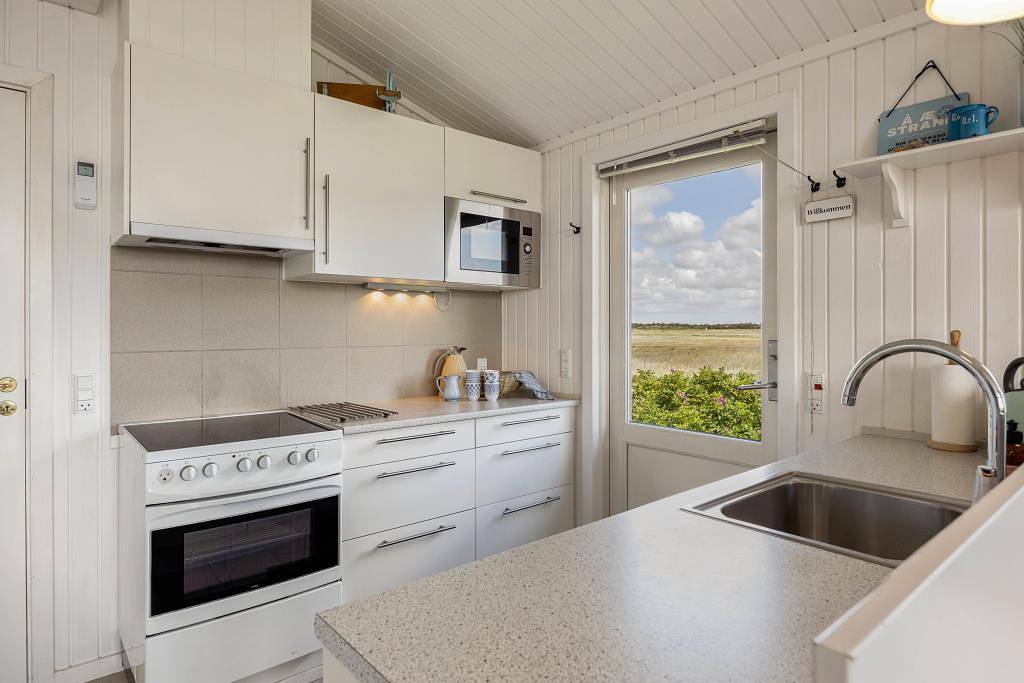 Ferienhaus mit Sauna und Aussicht nur 25 Meter vom Strand in Blavand, Varde