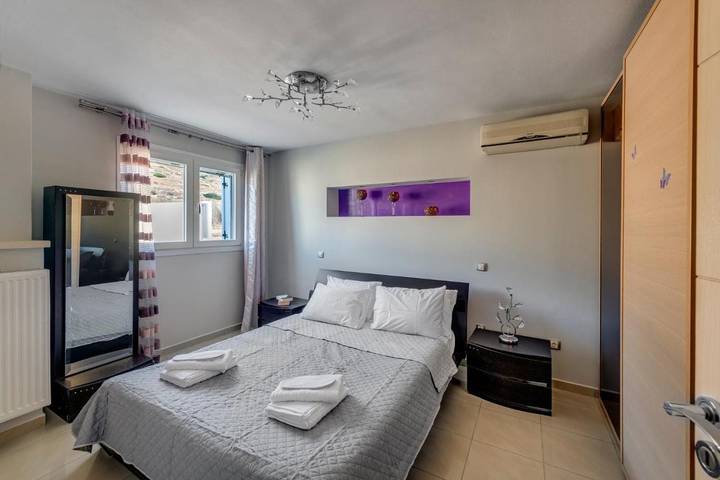 Location de vacances pour 6 personnes, avec jardin et vue ainsi que terrasse et piscine dans Finikas - 4