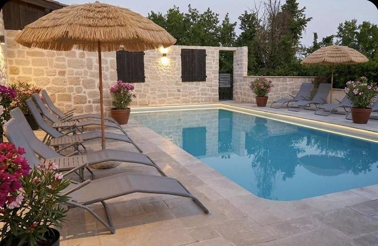 Parc de vacances pour 6 personnes, avec terrasse et vue ainsi que jardin et piscine, animaux acceptés à Montfermier - 2