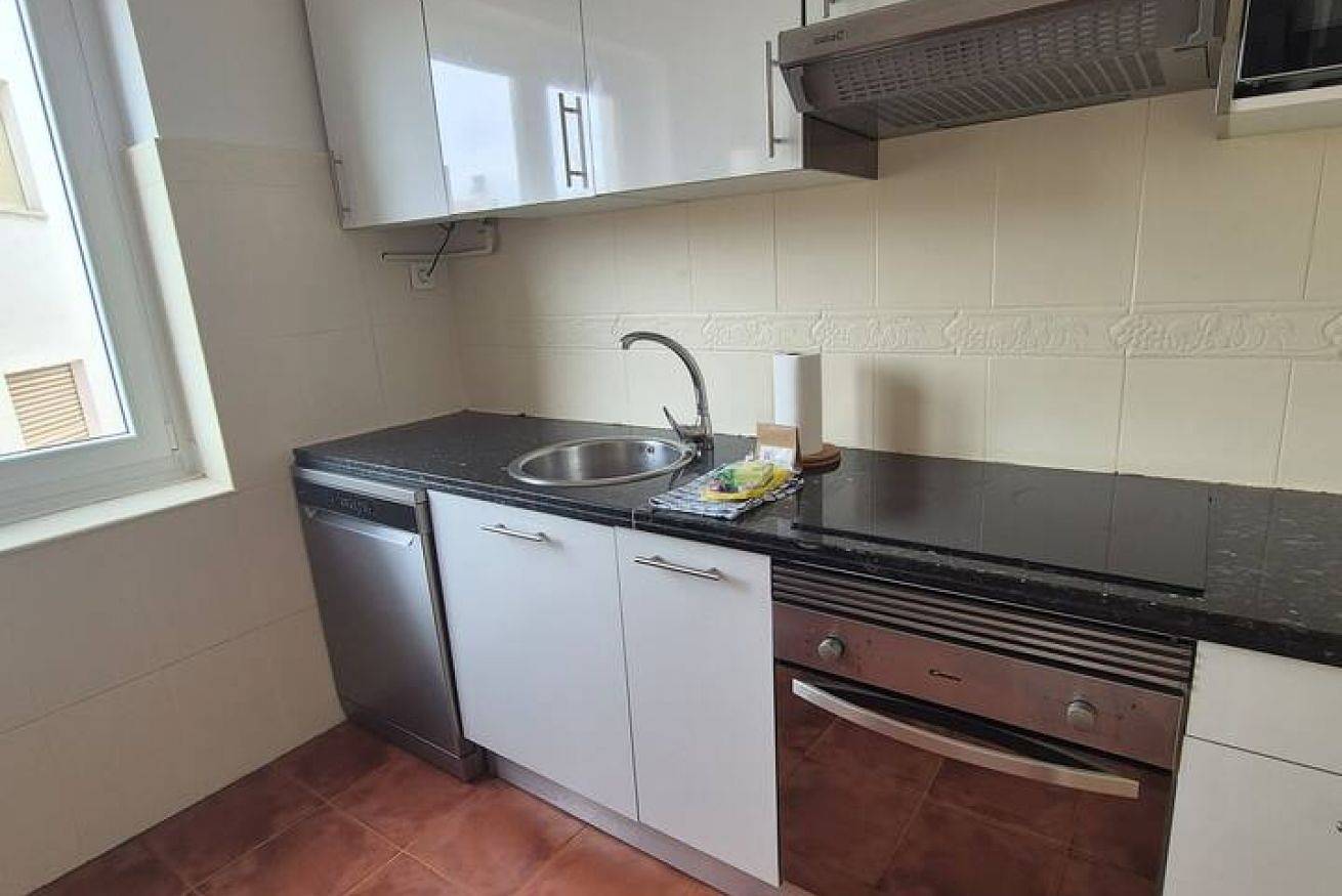 Appartamento intero, Cozy Wi-Fi Apt with Full Kitchen & Dishwasher in Oviedo, Montagne Cantabriche