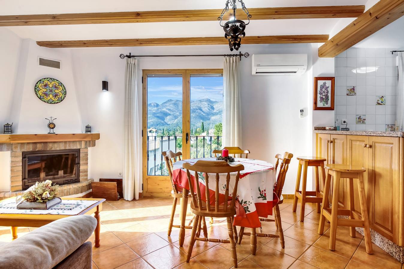 Entire apartment, Apartment 'El Castellet' with Mountain View, Wi-Fi and Air Conditioning in Orba, Costa Blanca