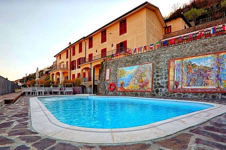Villa pour 14 personnes, avec jacuzzi et jardin à Scala