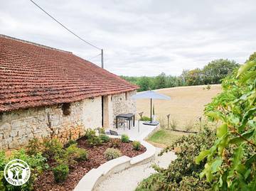 Gîte pour 2 personnes, avec terrasse et jardin dans le Lot