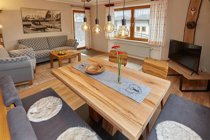 Ferienwohnung für 4 Personen, mit Terrasse und Garten in Rettenberg