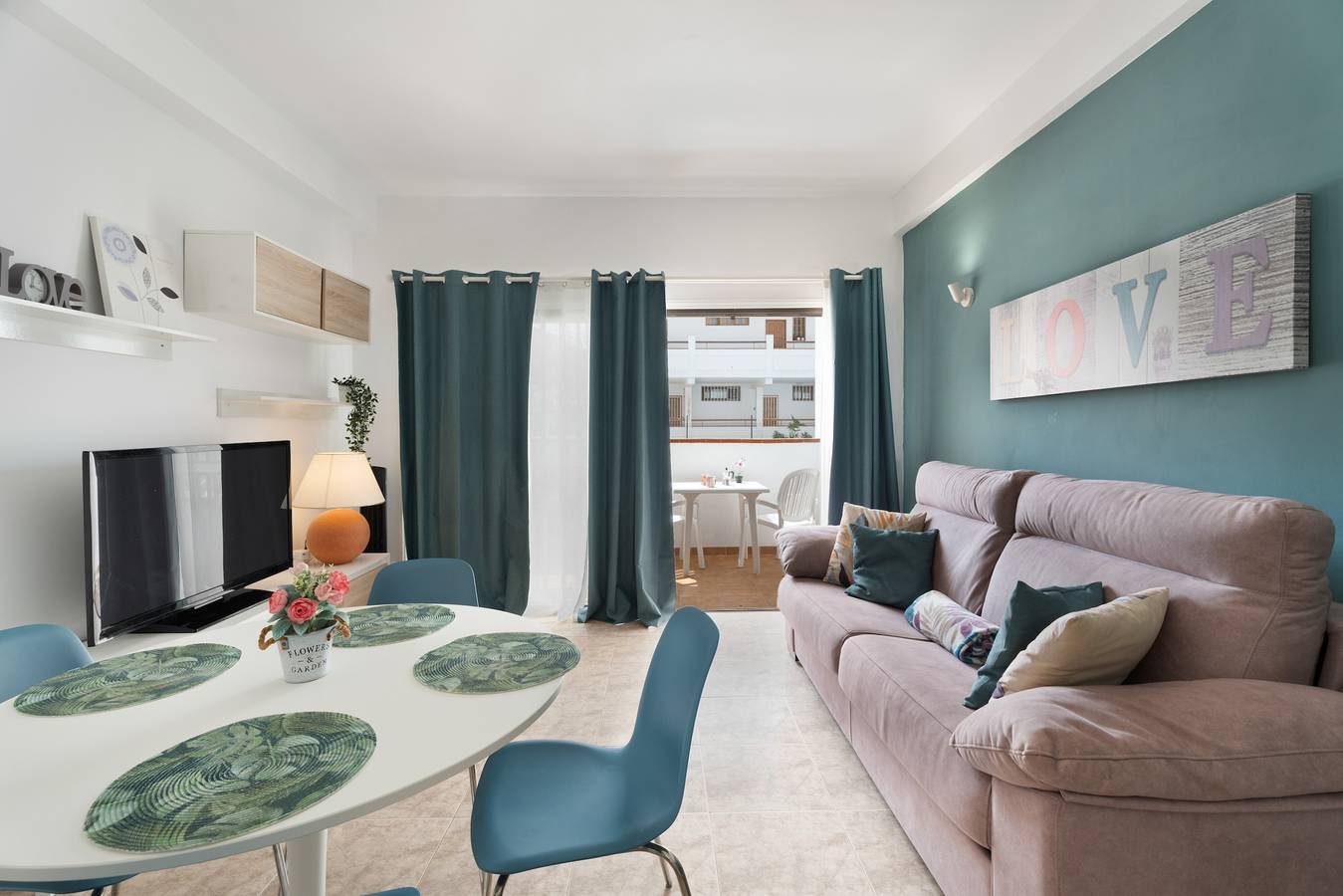 Apartamento entero, Apartamento de vacaciones 'Los Cristianos One-bedroom' con piscina privada, balcón y Wi-Fi in Los Cristianos, Arona 