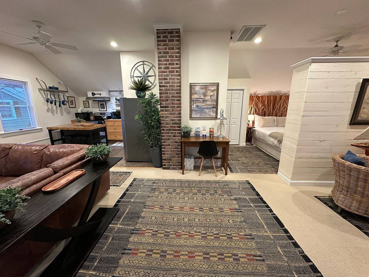 Ganze Wohnung, Newport Harbor View Studio w/ Spacious Deck in Newport, Newport County