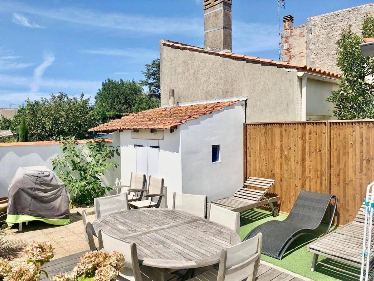 Charmante Maison Fourasine Centre-ville Jardin in Fouras, Région de Rochefort