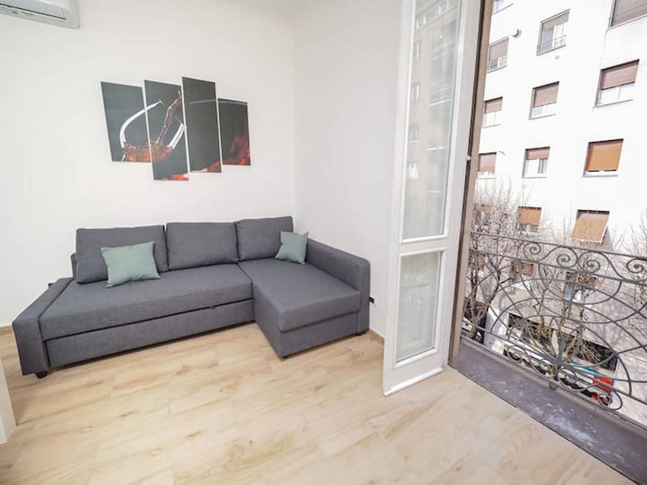 Entire apartment, [20 Min from Duomo] exclusive house - city center in Sesto San Giovanni, Milan Province