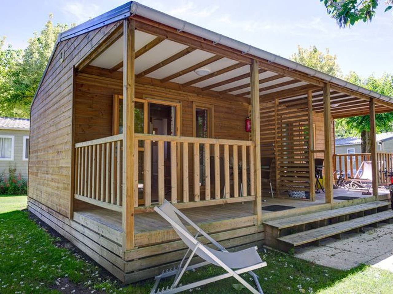 Chalet confortable avec terrasse pour 2 personnes in Coulon, Région de Niort