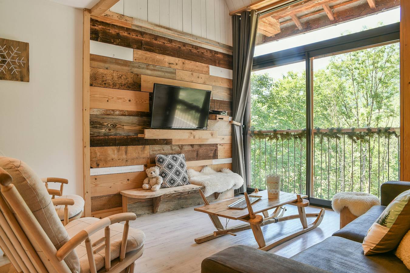 Le Fayard Loft – Appartement de caractère dans corps de ferme rénové, jacuzzi, vue montagnes in Aillon-le-Jeune, Région de Chambéry