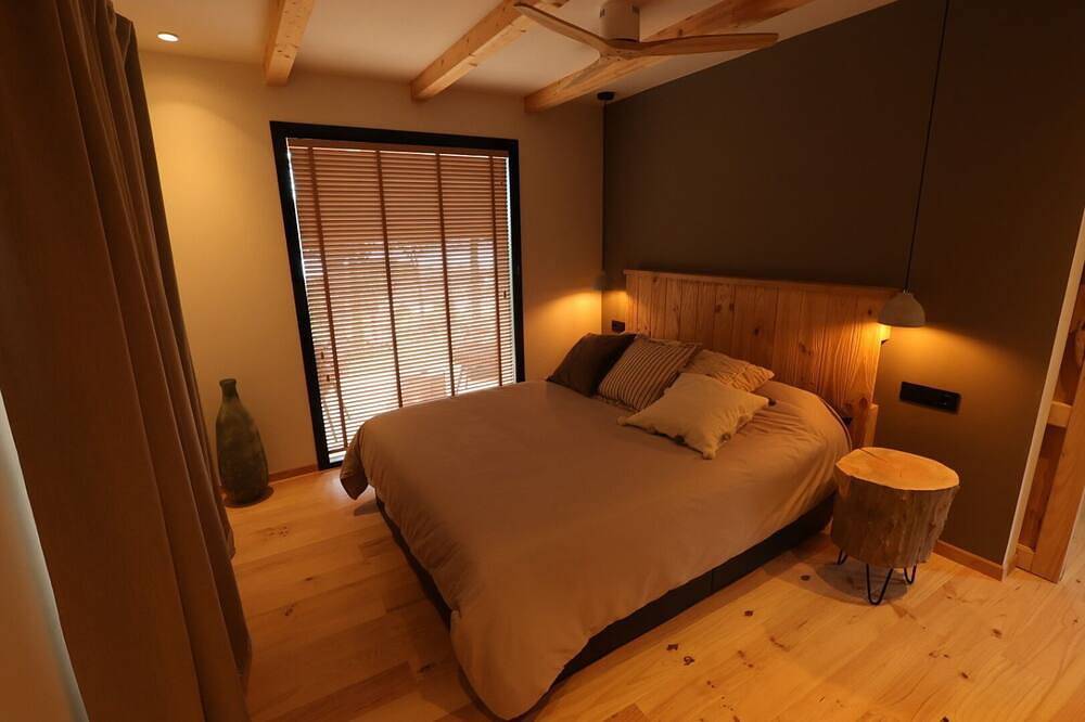 Nature Cabin on private estate and Coast Barcelona with Wellness. in Supermaresme, Sant Vicenç de Montalt