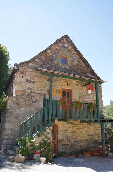 Gîte pour 2 personnes, avec jardin à Lassouts