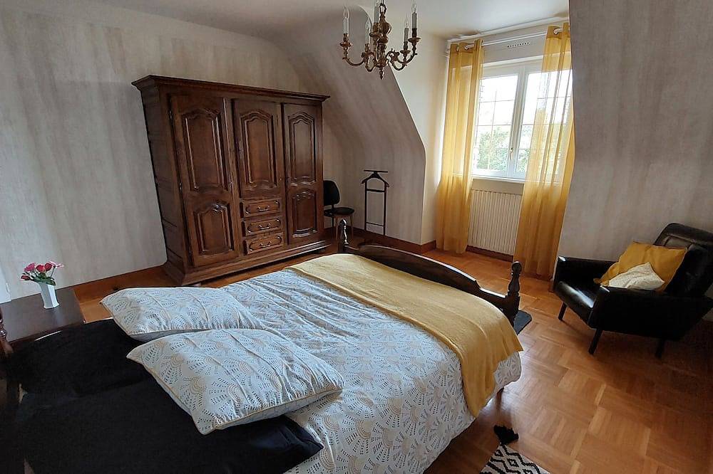 Character property 3km from the beach, covered swimming pool in Cléder, Ceinture Dorée