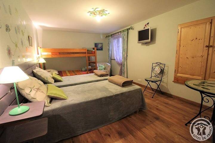 Location de vacances pour 13 personnes, avec jardin dans Saint-Jean-la-Bussière - 4