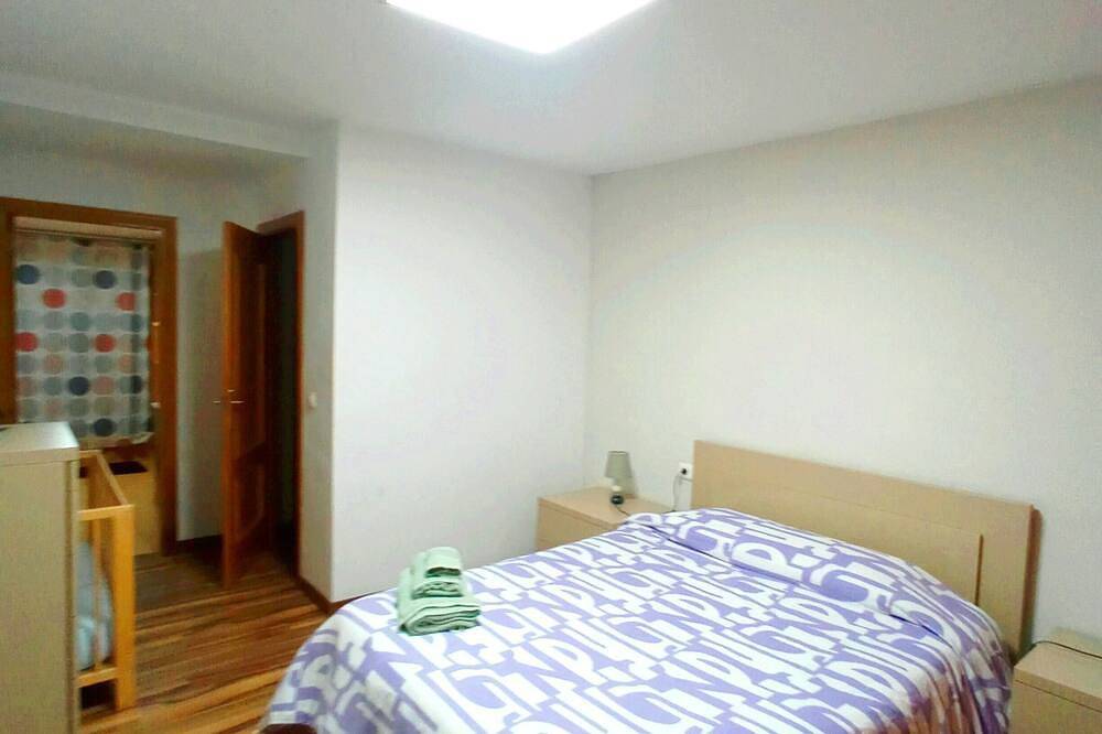 Apartamento entero, Piso ideal para familias, hasta 8 personas, fácil aparcar in Catarroja, Costa de Valencia