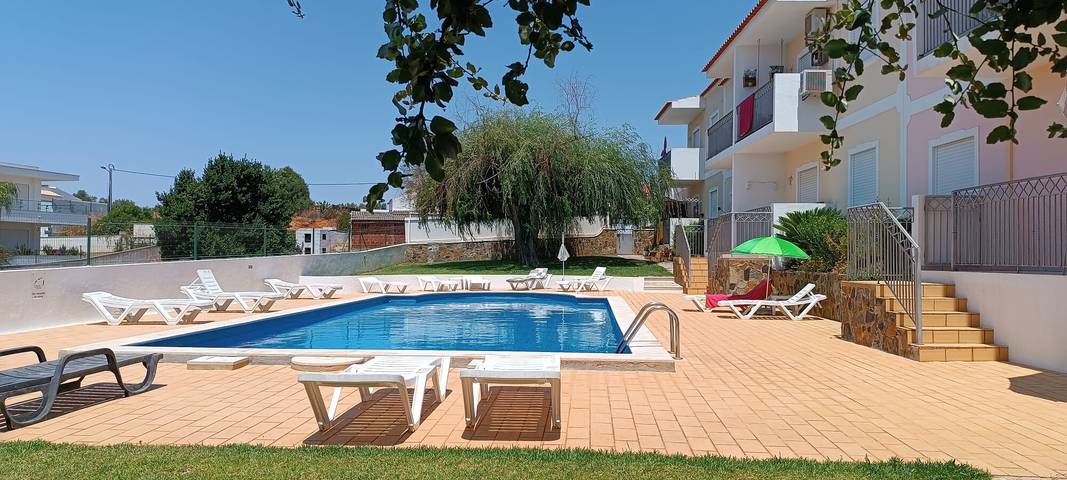 Vacation rental for 4 people, with yard in Albufeira