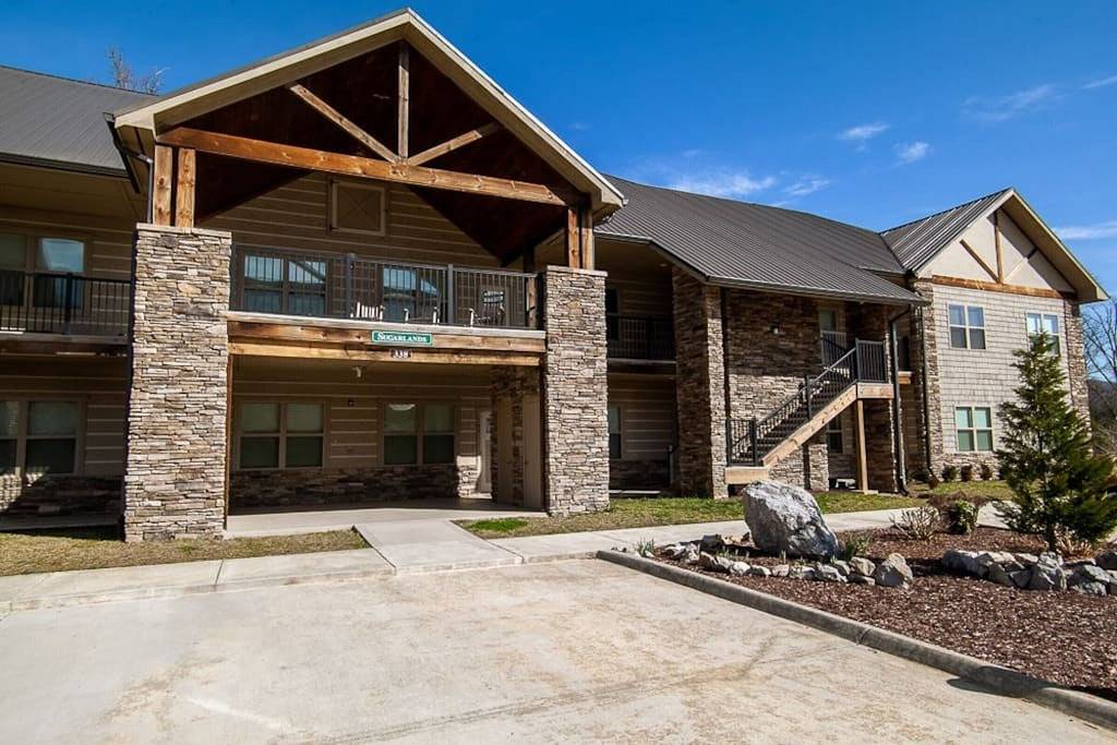 Ganze Wohnung, Cozy Cades Cove Condo with Community Pool! in Tuckaleechee, Blount County