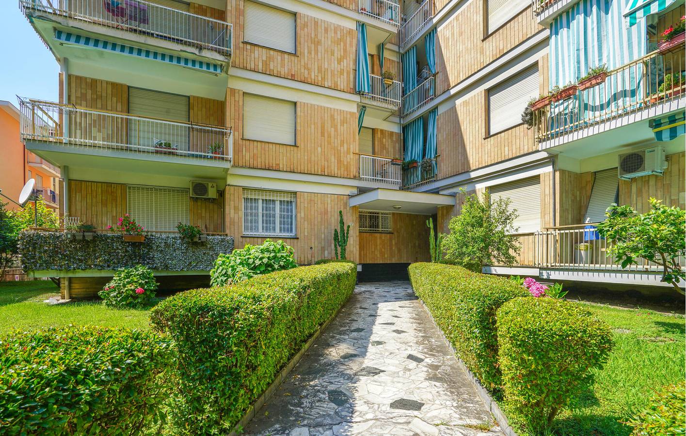 Entire holiday apartment, Beachside Haven with AC, Terrace, Parking - 600m to Beach in Lavagna, Lavagna Municipality