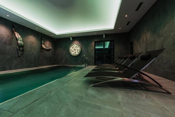 Hotel voor 4 personen, with terras and sauna as well as zwembad in Bratislava