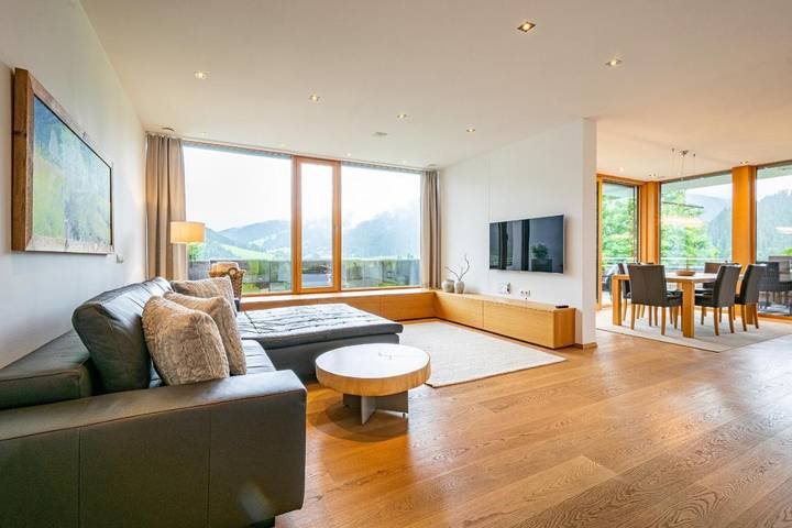 Ferienwohnung für 8 Personen, mit Sauna und Garten sowie Ausblick und Pool, mit Haustier