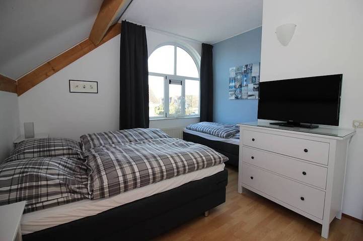 Villa für 10 Personen, mit Garten und Sauna sowie Balkon in Kamperland - 4