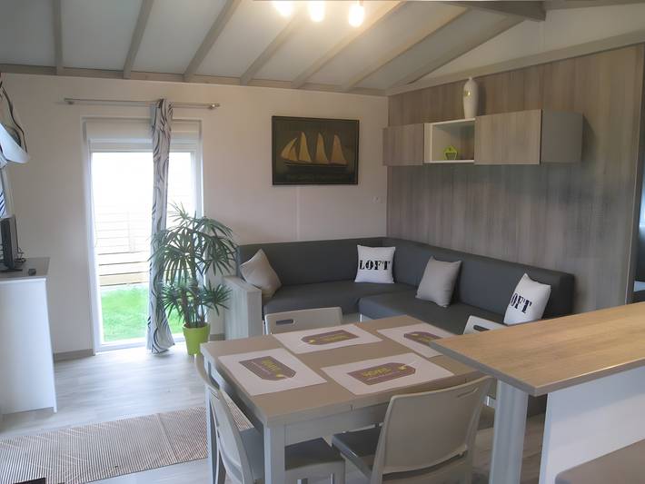 Chalet 'Hetanne 116' mit Pool, privater Terrasse und Wlan in Saint-Benoît-de-l'Aure, Bayeux und Umgebung