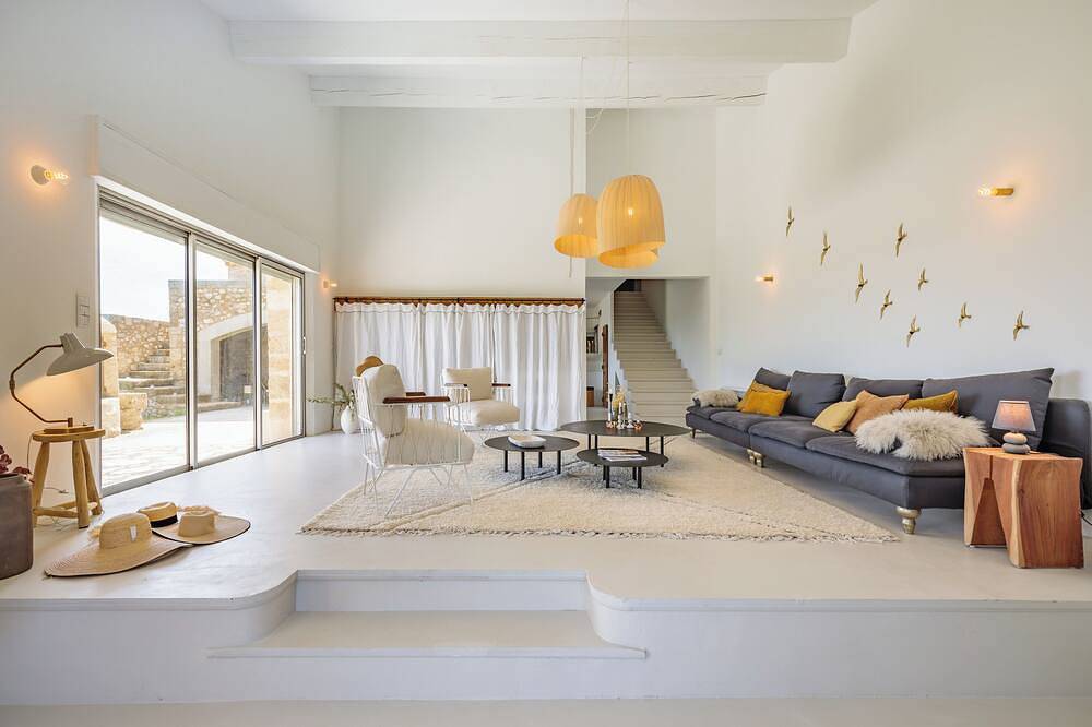 Domaine de la Colline – Provencal Stone House in Luberon with Heated Pool & A/C in Cabrières-d'Aigues, Parc naturel régional du Luberon