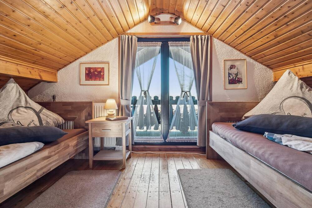 Ferienhaus mit Ofen & Sauna im Thüringer Wald in Emsetal, Waltershausen