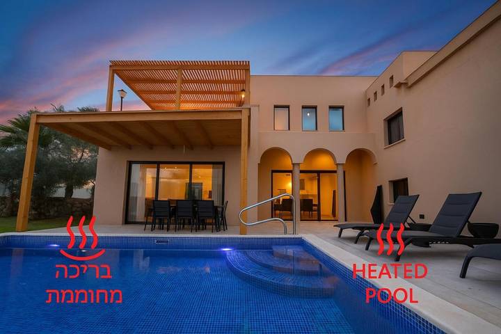 Chalet para 14 personas, con vistas además de jardín y piscina - 1